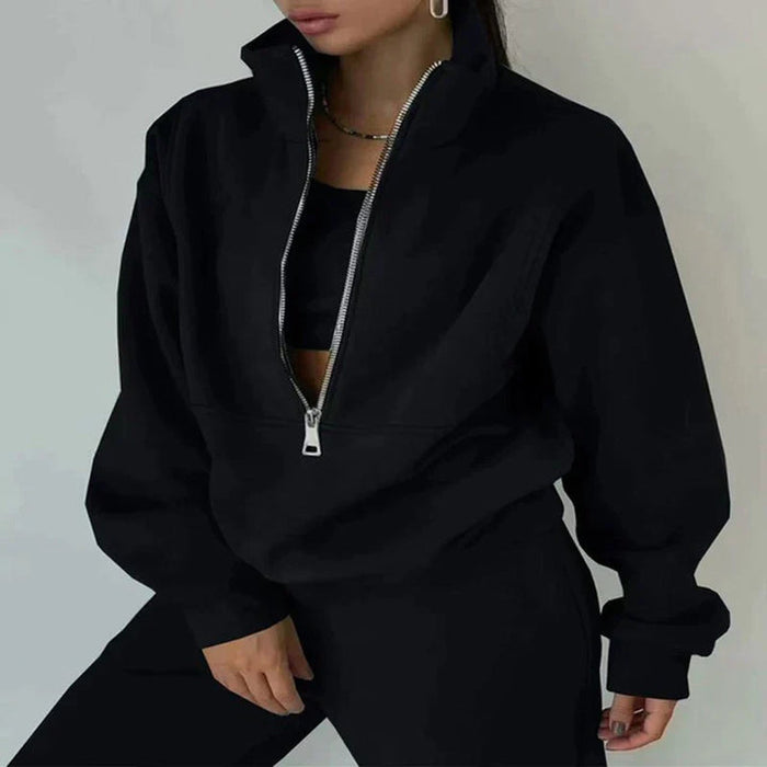 Breathable women's tracksuit – fitted design, soft fabric, for workouts and leisure